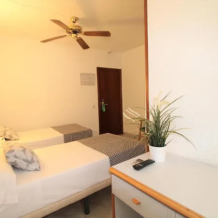 Canada Hotel 2*