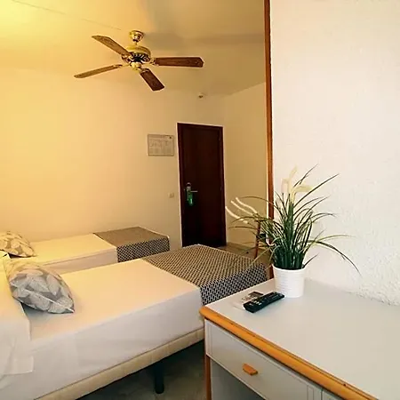 Canada Hotel 2*