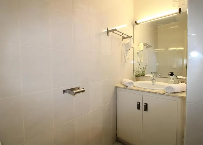 Canada Hotel 2*