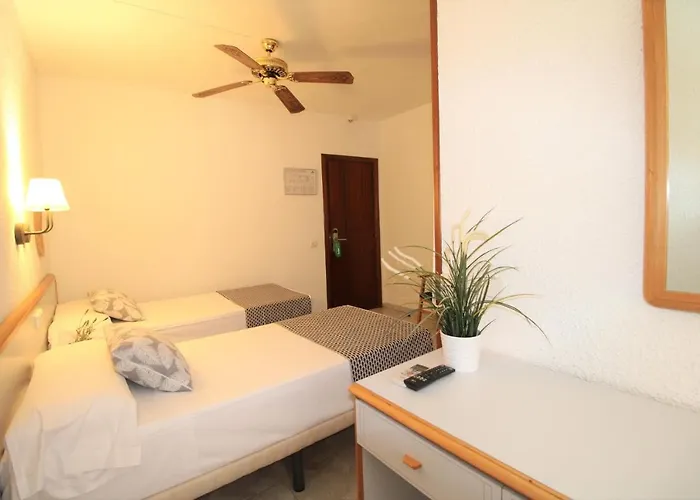 Canada Hotel 2*