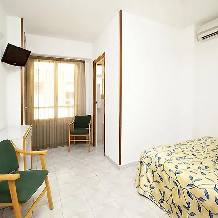 Otel Canada 2*